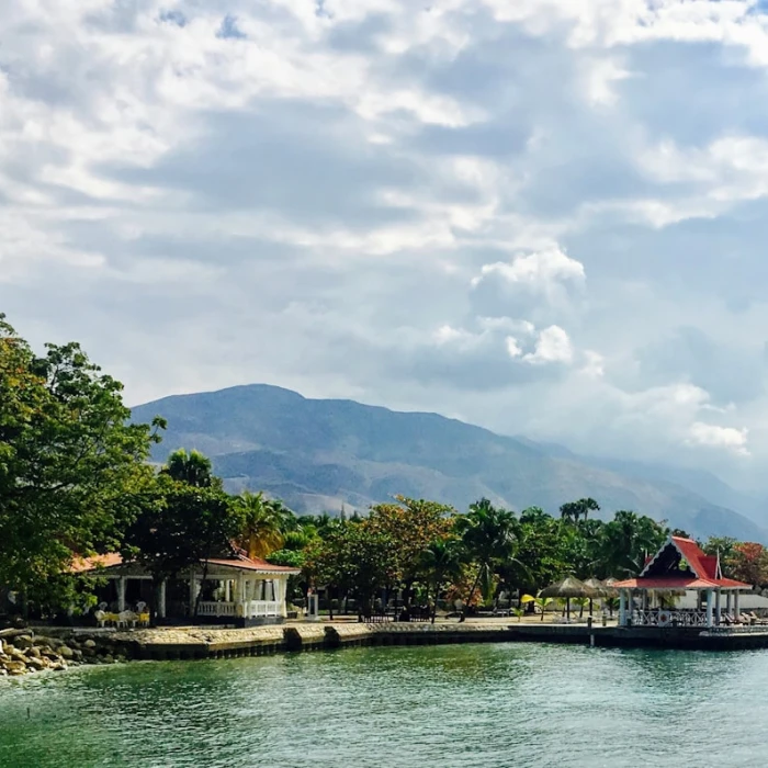 Haiti Travel Guide: Navigating Tipping Culture & Service Fees Like a Pro