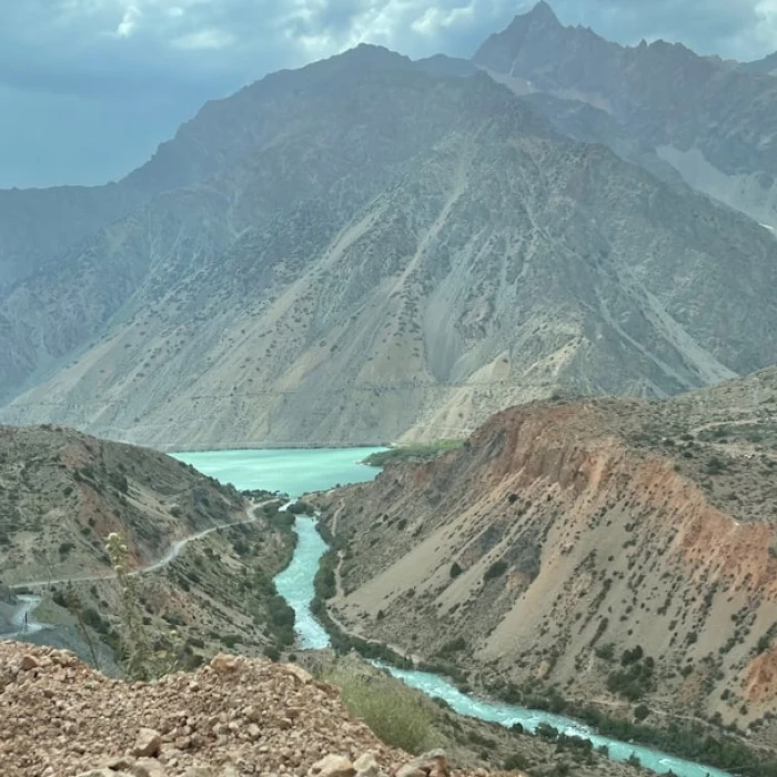Dress Like a Local: Your Ultimate Guide to Tajikistan Fashion & Etiquette