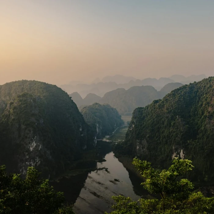 Discover Asia's Iconic Statues & Ancient Monuments: Your Ultimate Travel Guide
