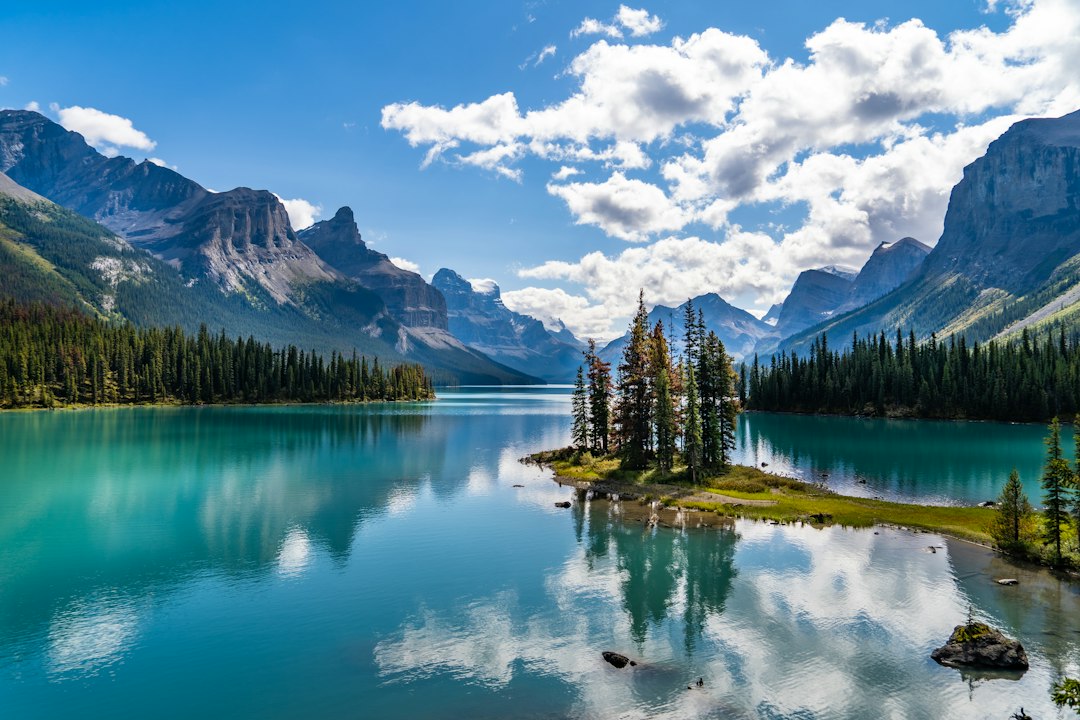 Discover Canada's Hidden Gems: Top Small Towns for an Unforgettable Weekend Getaway
